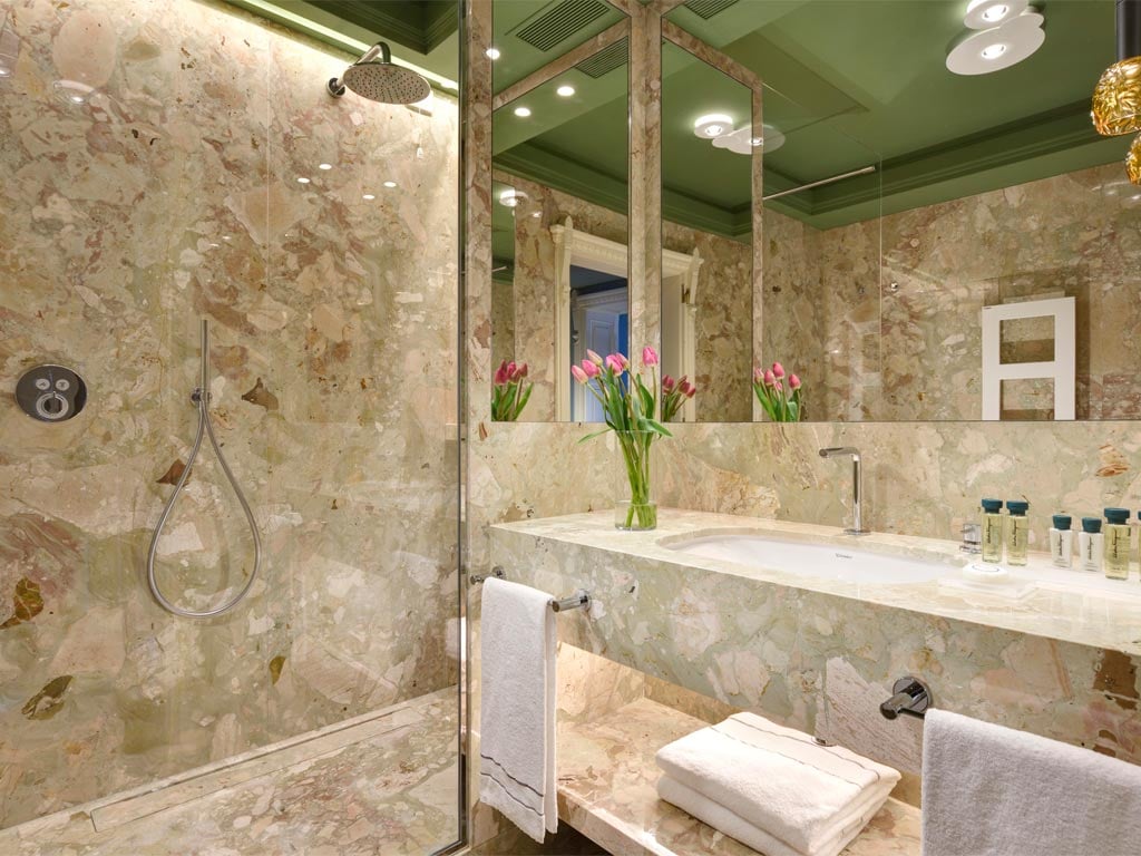 Rooms & suites44 Rooms & suites44