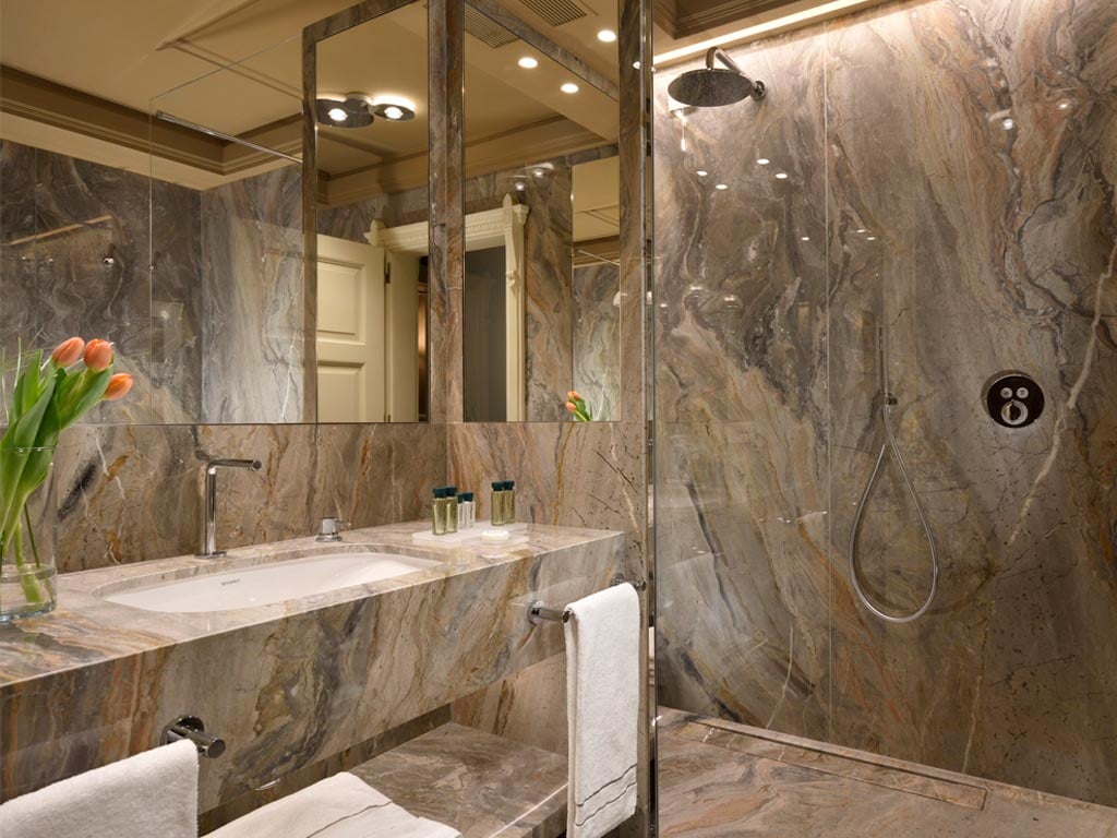 Rooms & suites48 Rooms & suites48