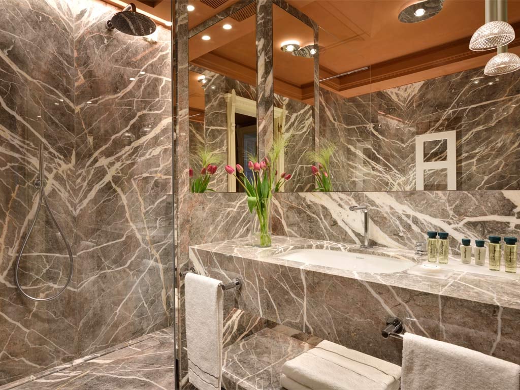 Rooms & suites52 Rooms & suites52