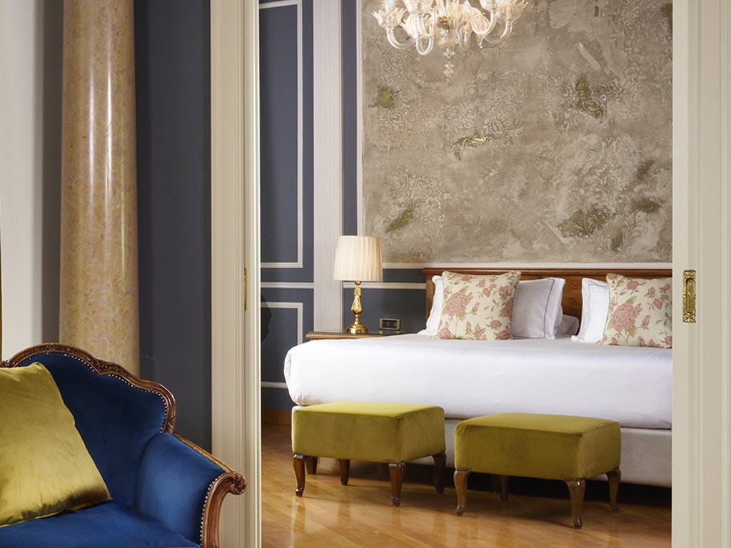 Rooms & suites 36 Rooms & suites 36