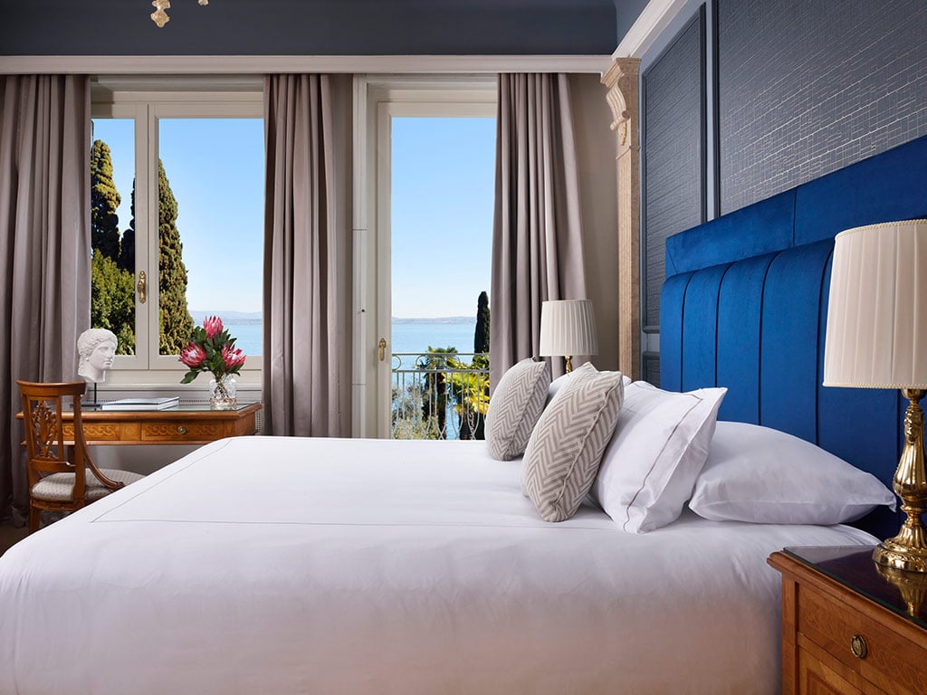 Rooms & suites 36 Rooms & suites 36