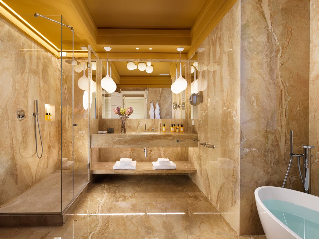 Rooms & suites42 Rooms & suites42
