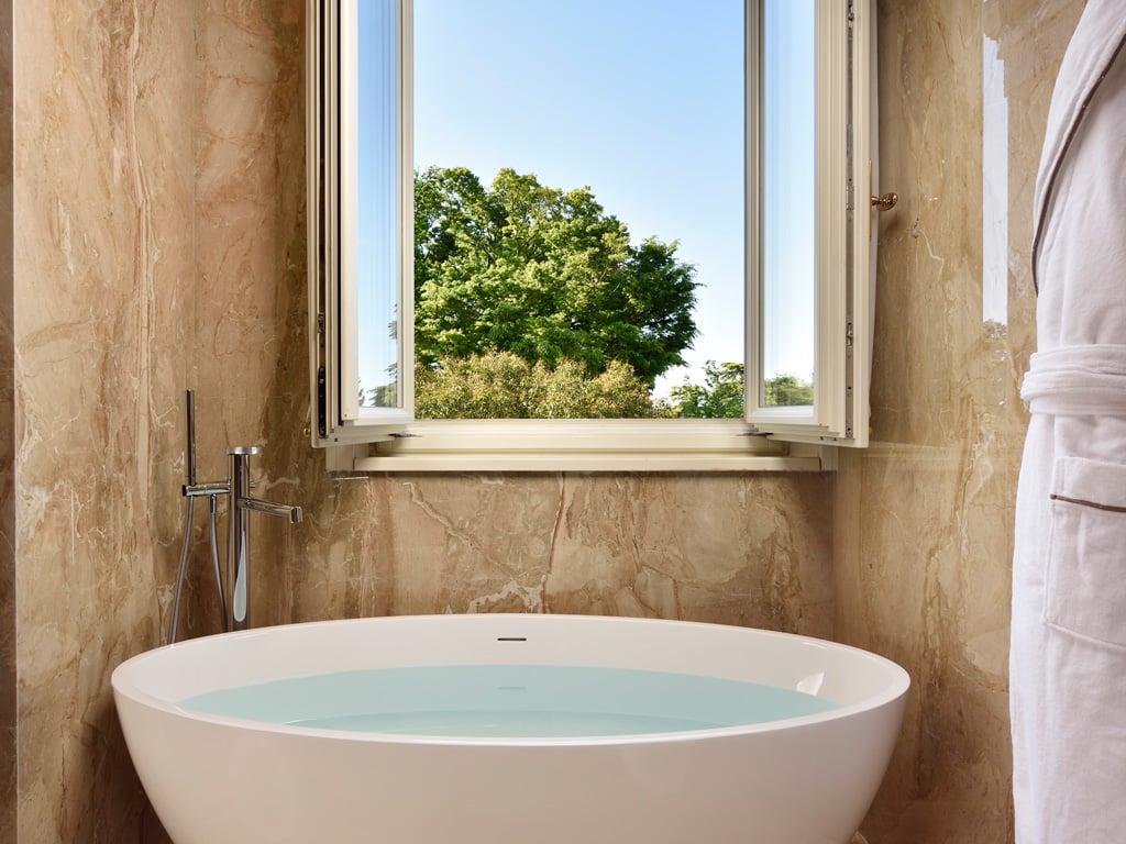 Rooms & suites44 Rooms & suites44