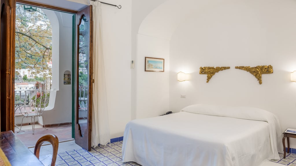 Charming Rooms 6 Charming Rooms 6