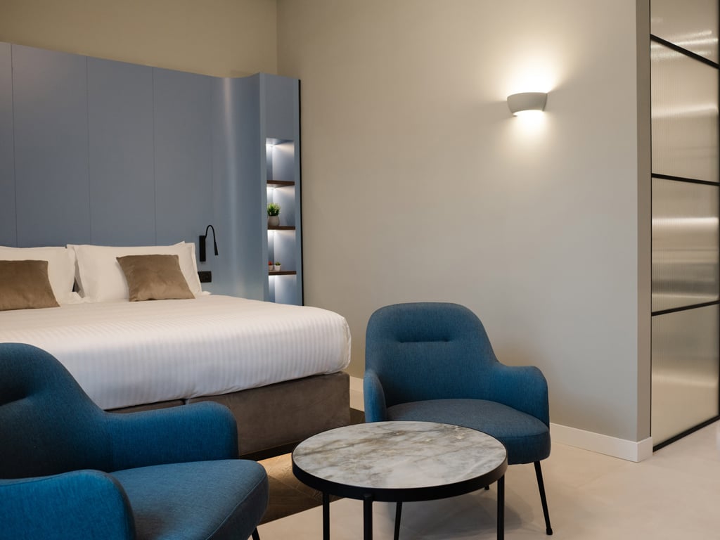 Rooms & Suites16