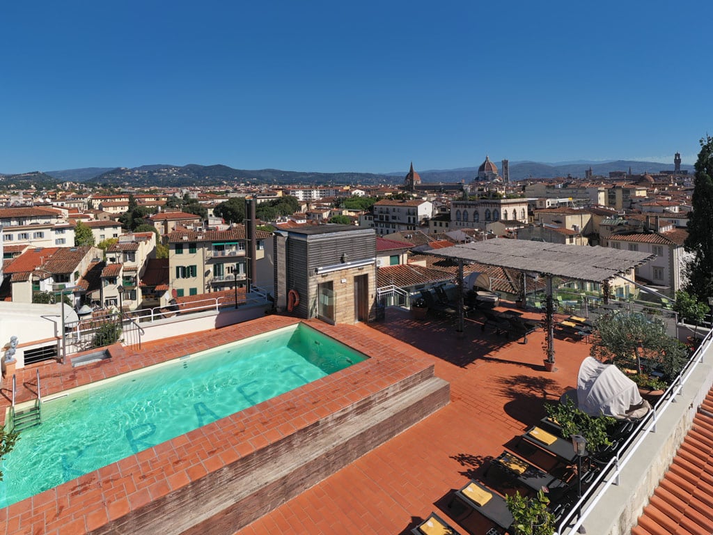 Piscina al 6° piano 9 Piscina al 6° piano 9