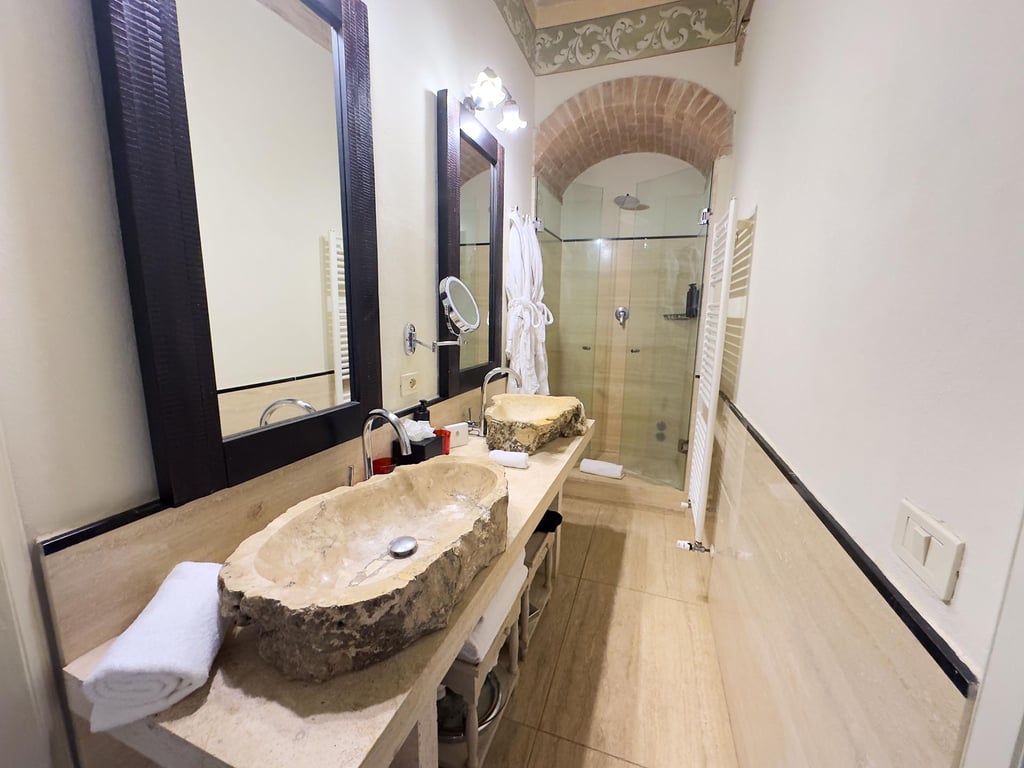Suite con tre camere da letto con terrazza e piscina 8 Suite con tre camere da letto con terrazza e piscina 8