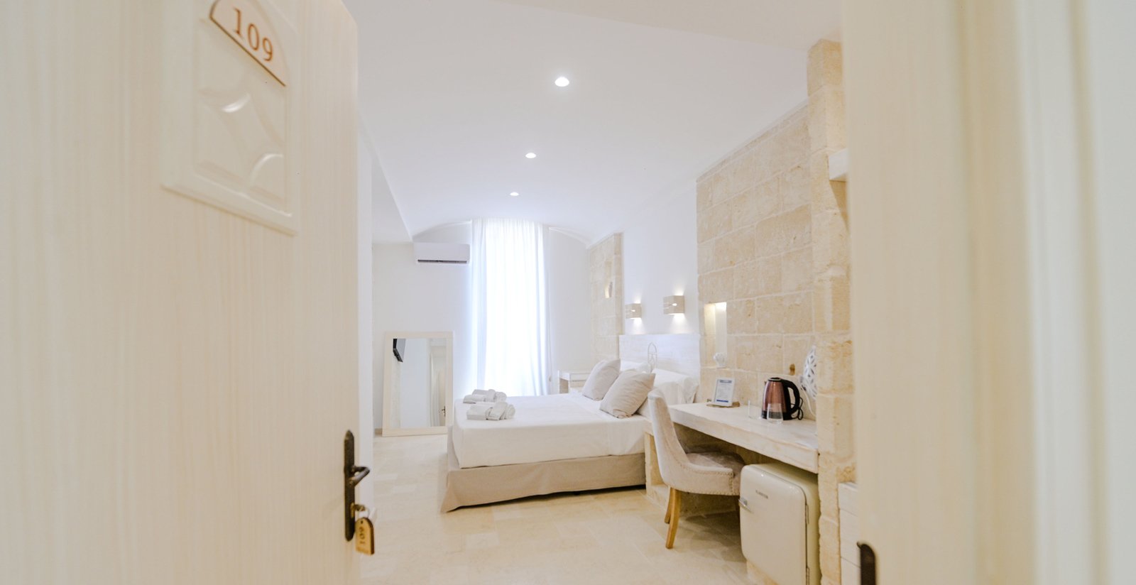 Superior Room2