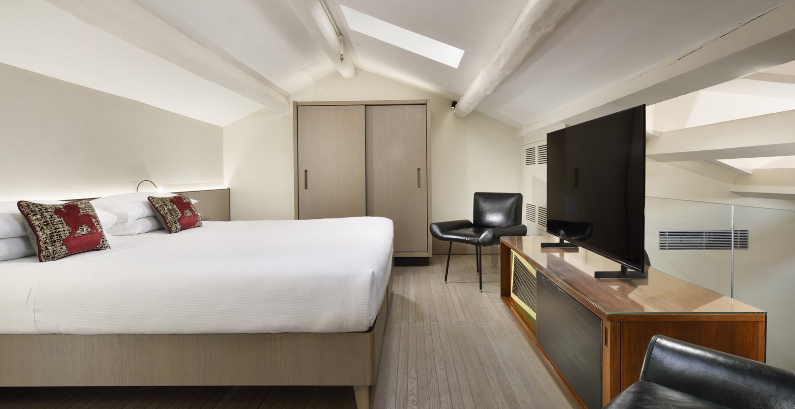 Premium Family Room7