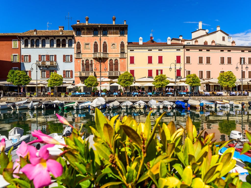 l'hotEl a dEsEnzano sul gaRda 13