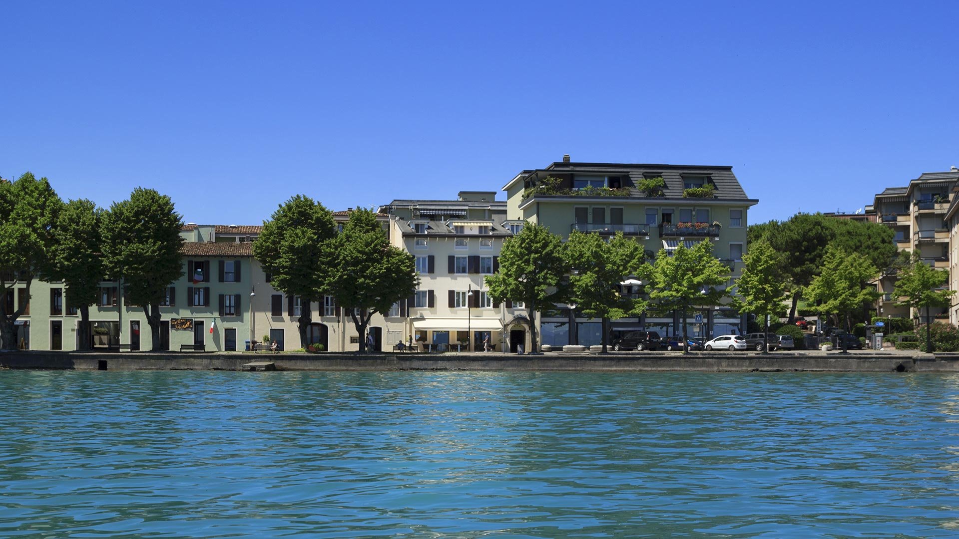 l'hotEl a dEsEnzano sul gaRda6