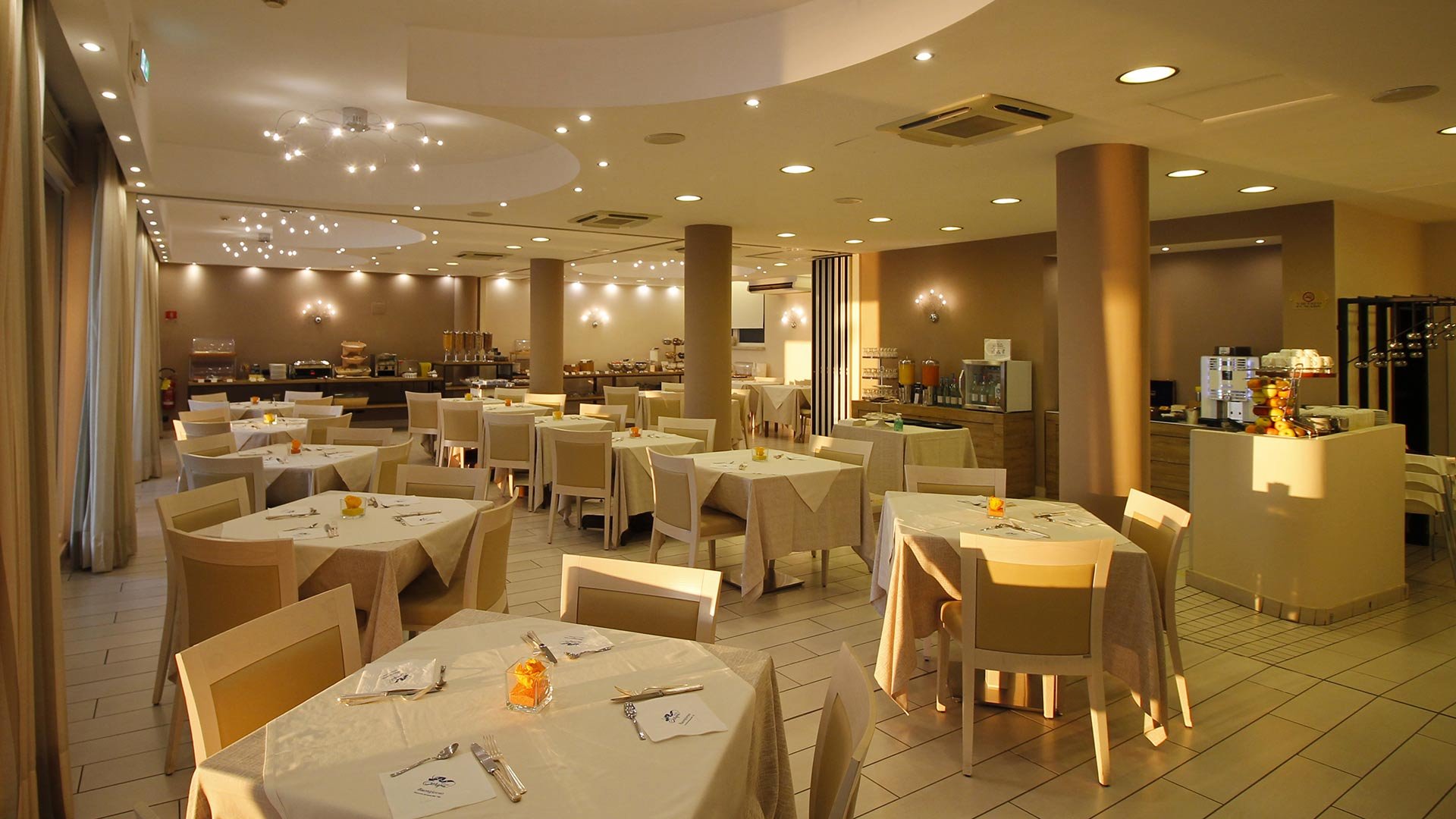 l'hotEl a dEsEnzano sul gaRda9