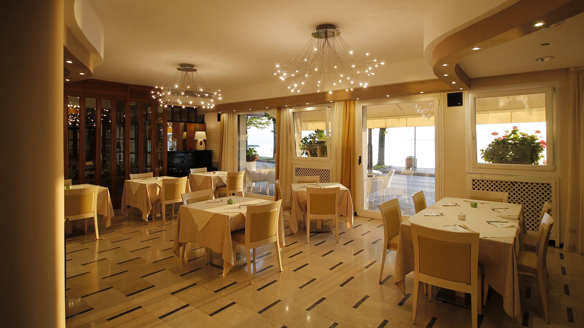 l'hotEl a dEsEnzano sul gaRda8