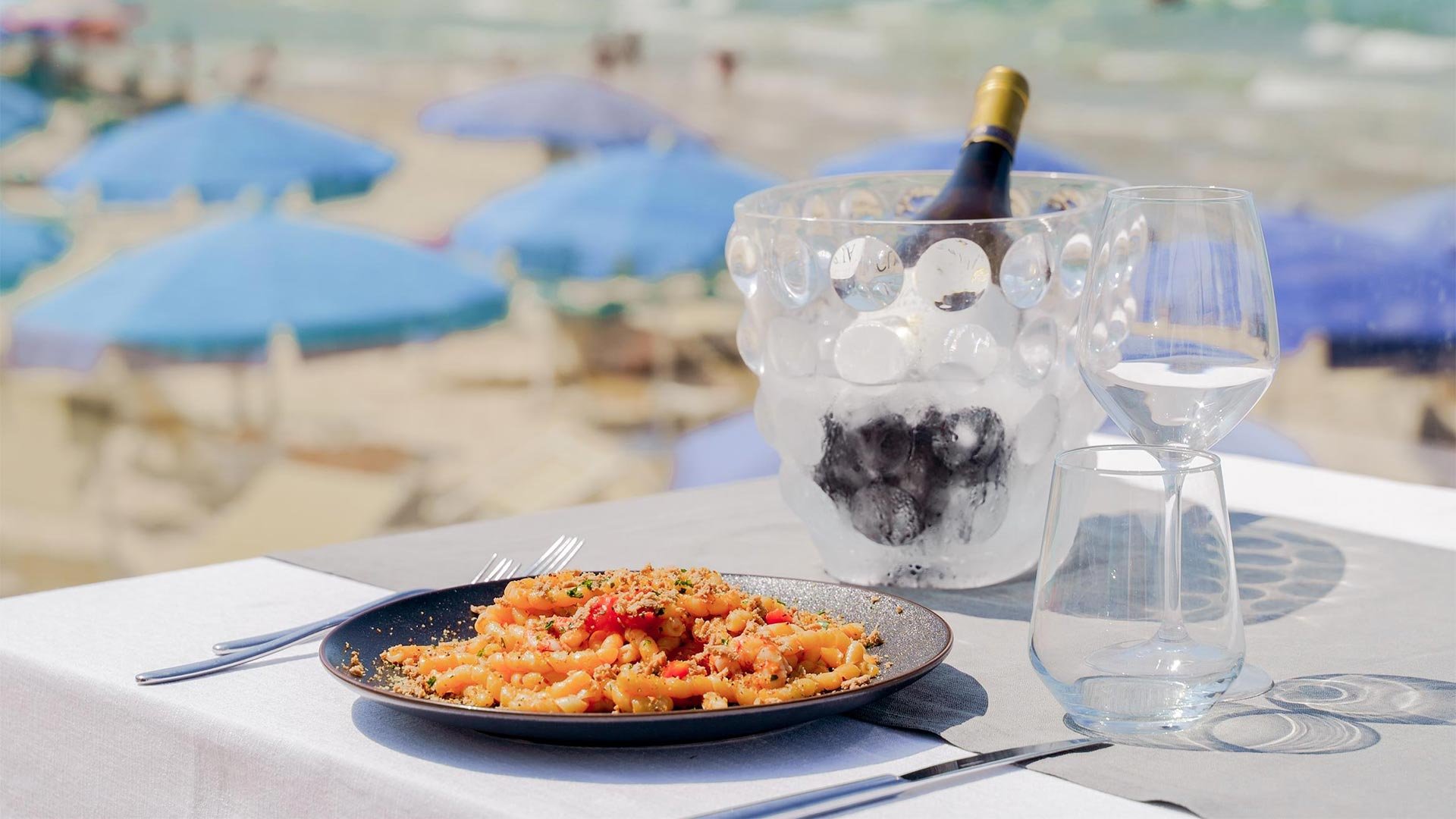 Beach restaurant and terrace13