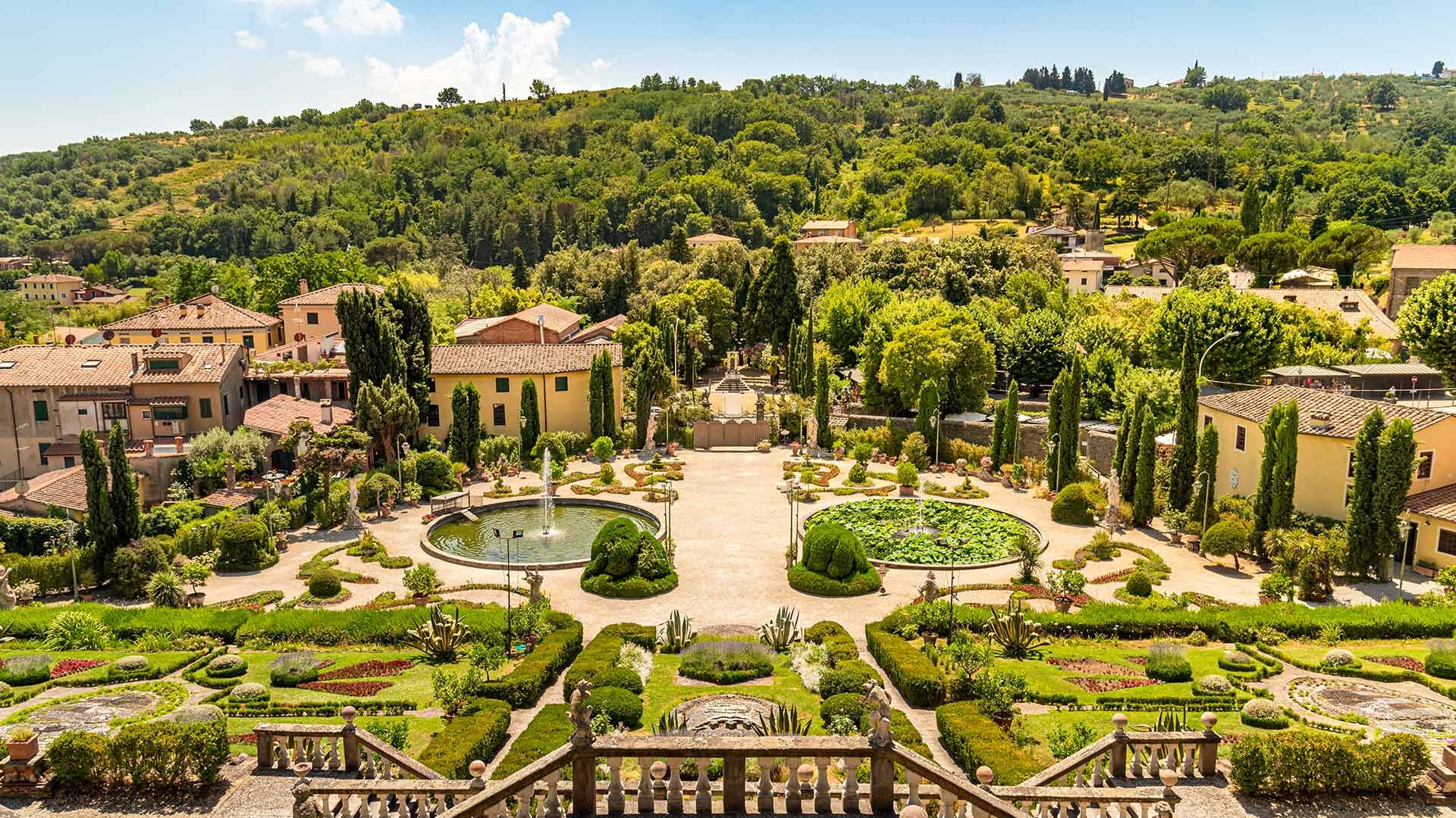 Stay with swimming pool near Florence5