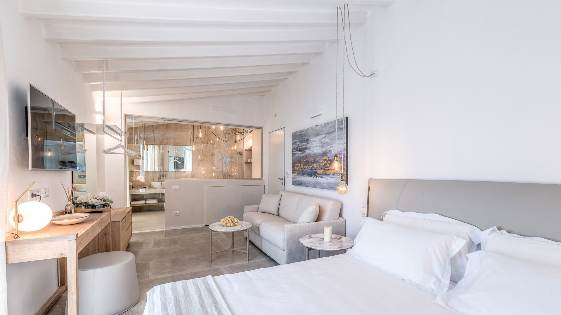 Royal Honeymoon Suite1
