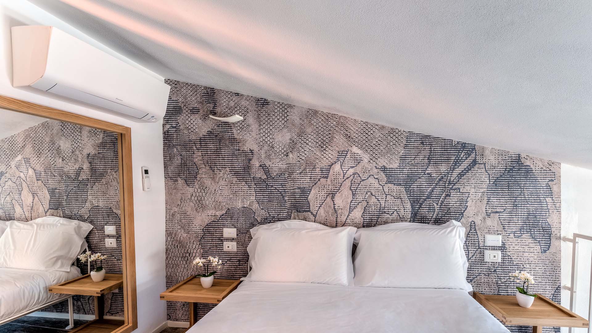 Luxury Honeymoon Suite2