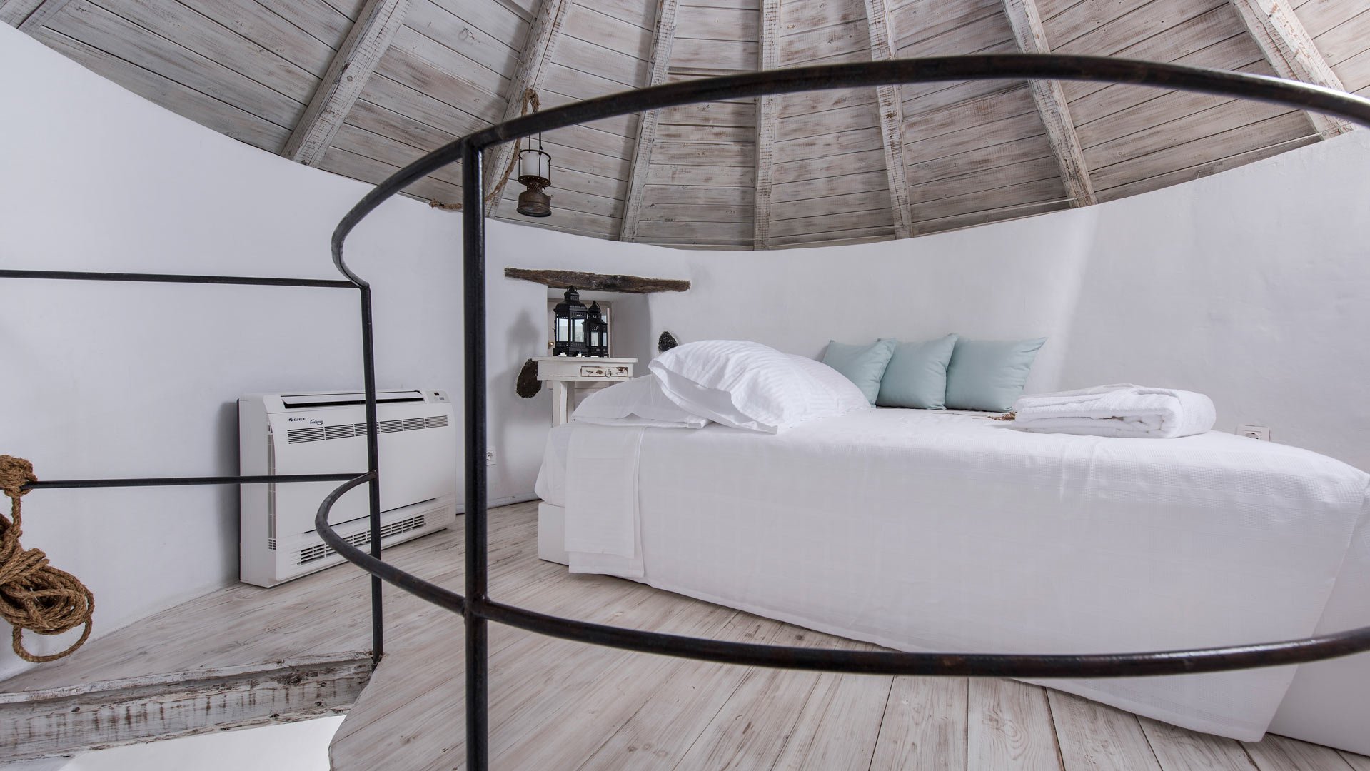 ANEMOSCOPE WINDMILL VILLA SANTORINI5