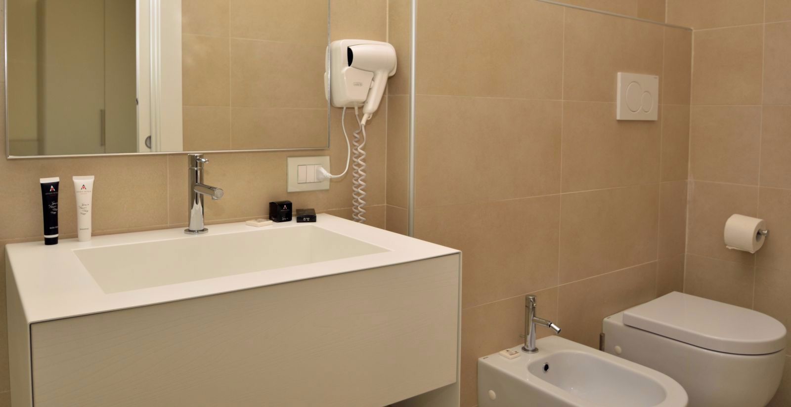 Coral Single Room3