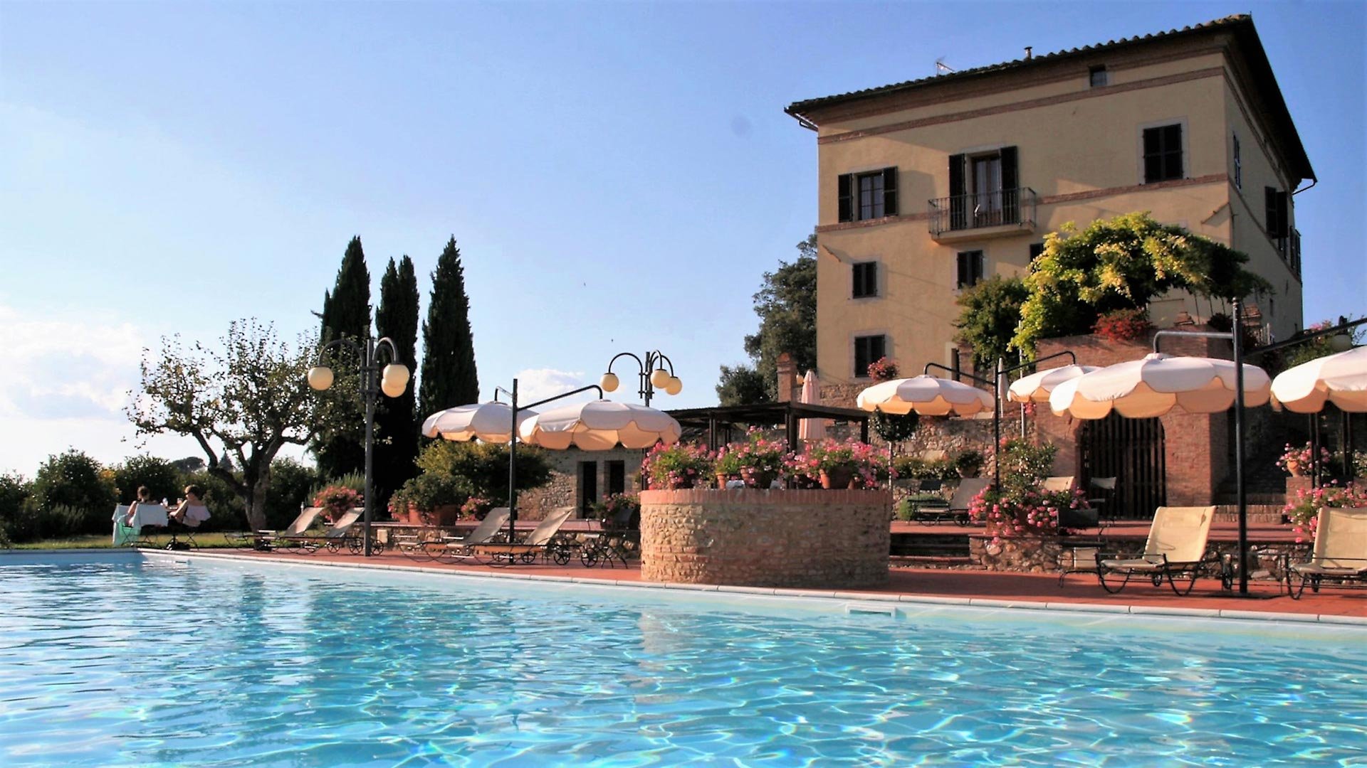 Piscina e pool bar1