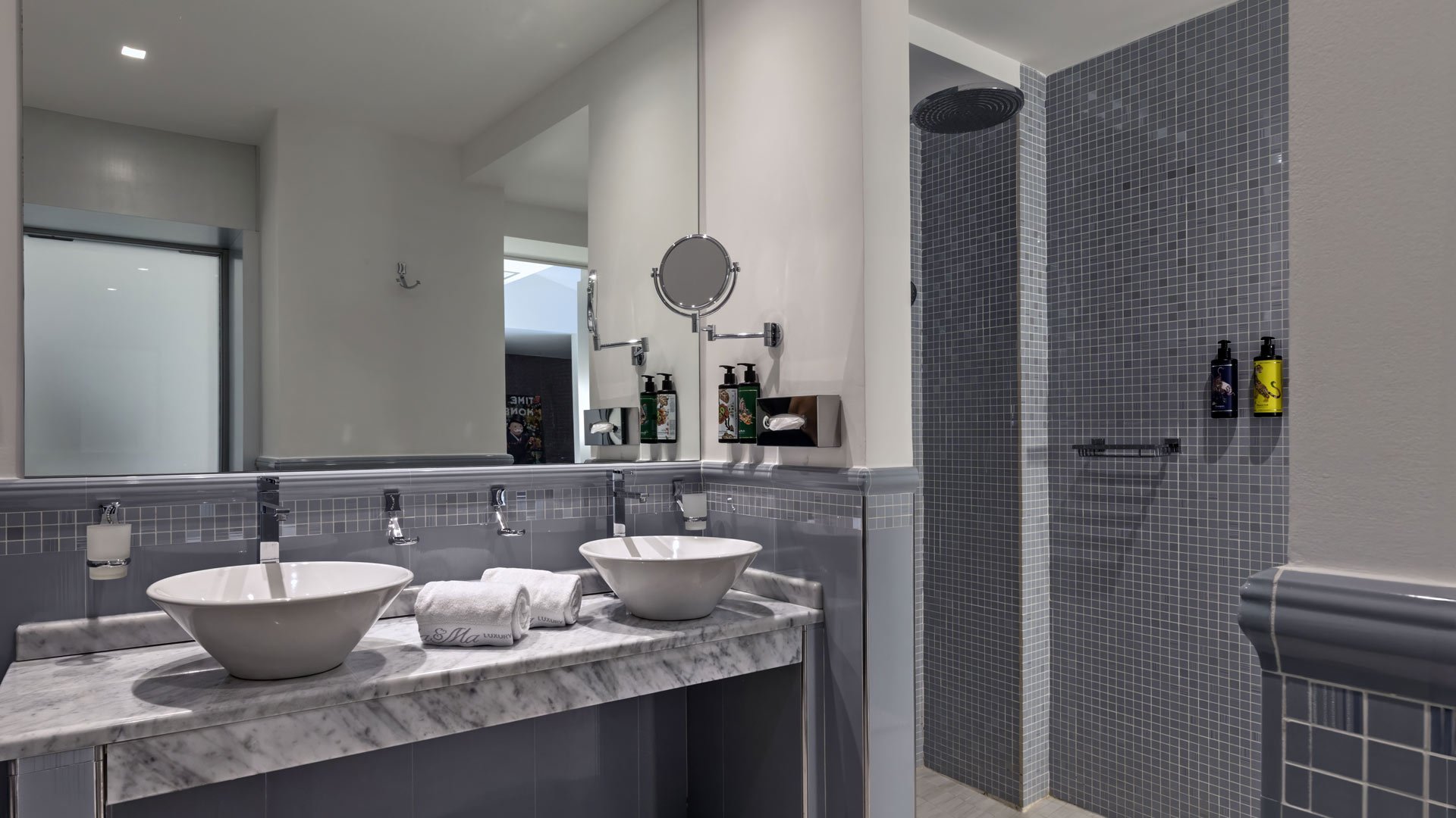 Silver Suite5