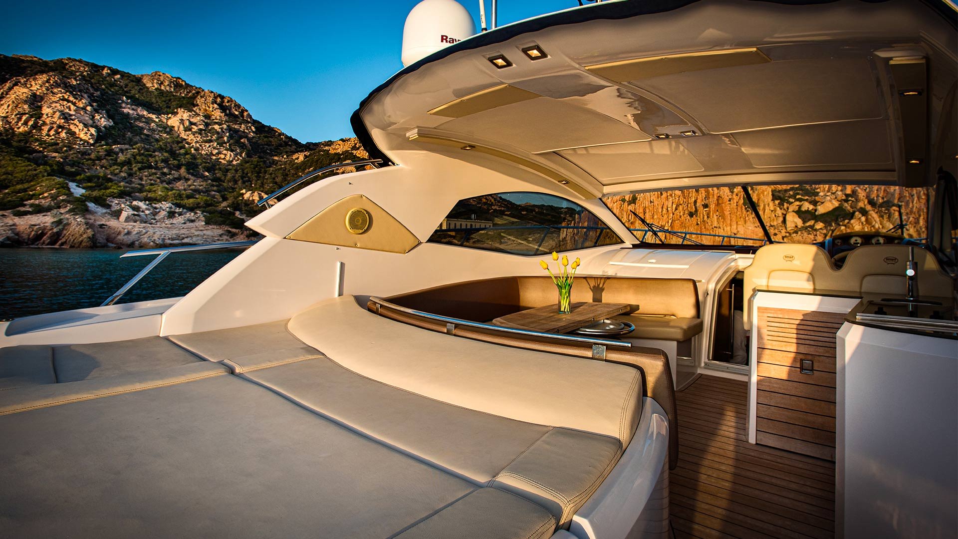 Yachts et bateaux à moteur exclusifs avec skipper3