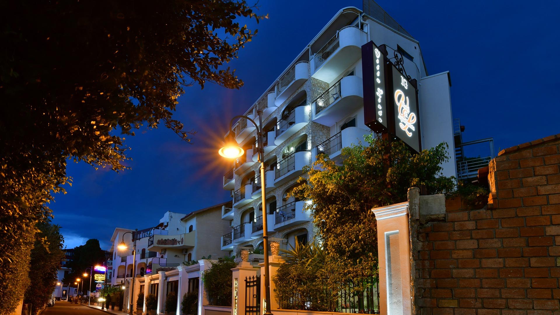 Hotel & Apartments Villa Linda3