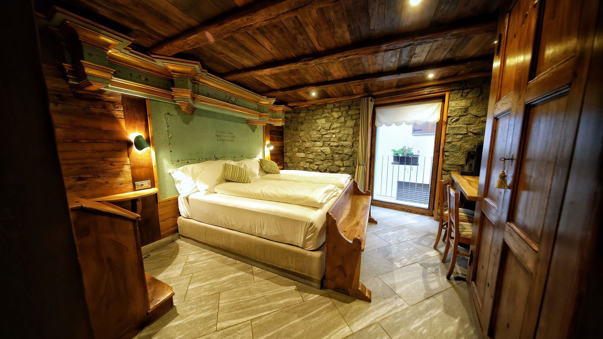 Poiette Room3