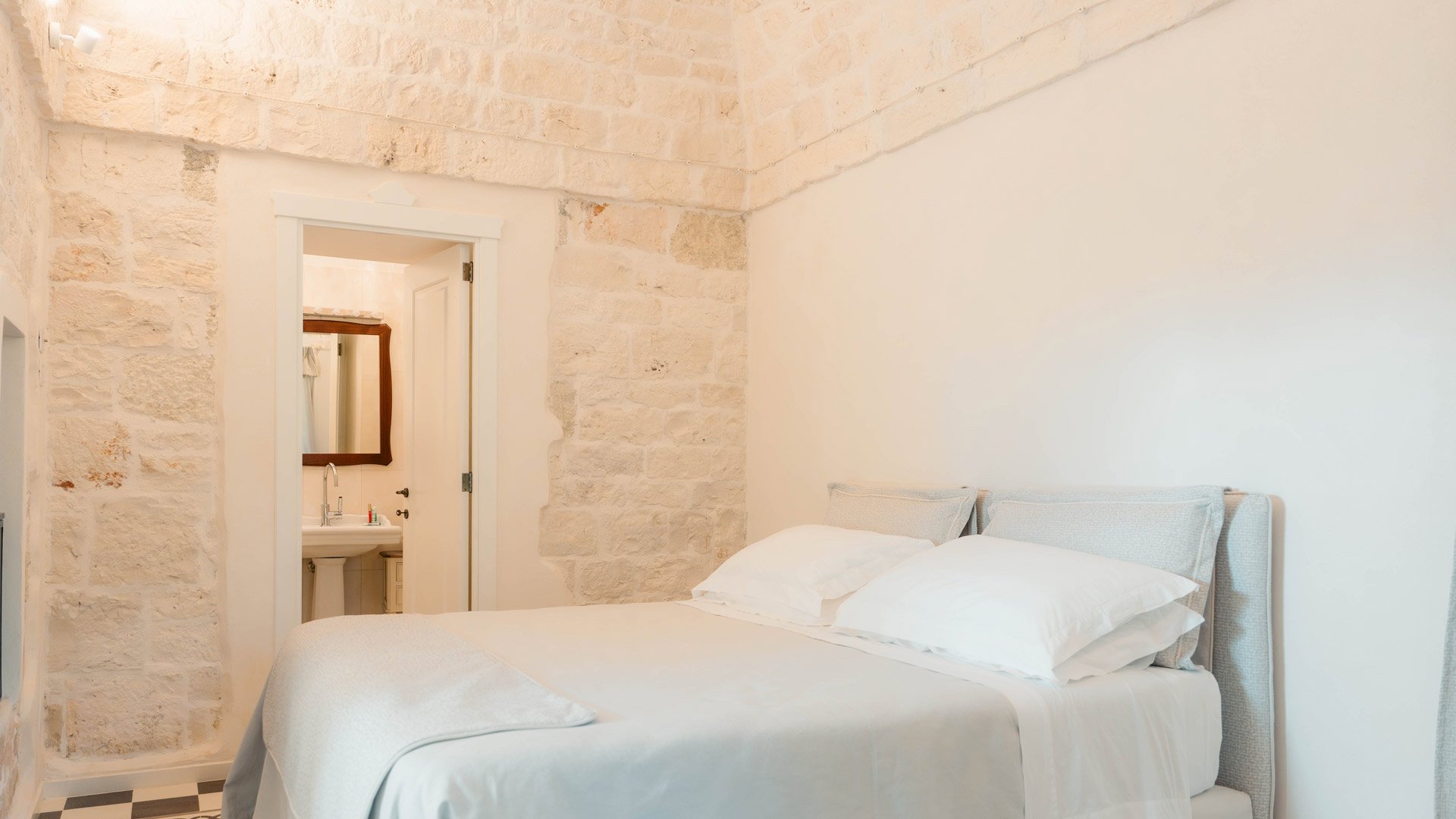 Discover the magic of staying in a traditional stone in Valle d'Itria with Leonardo Trulli Resort6