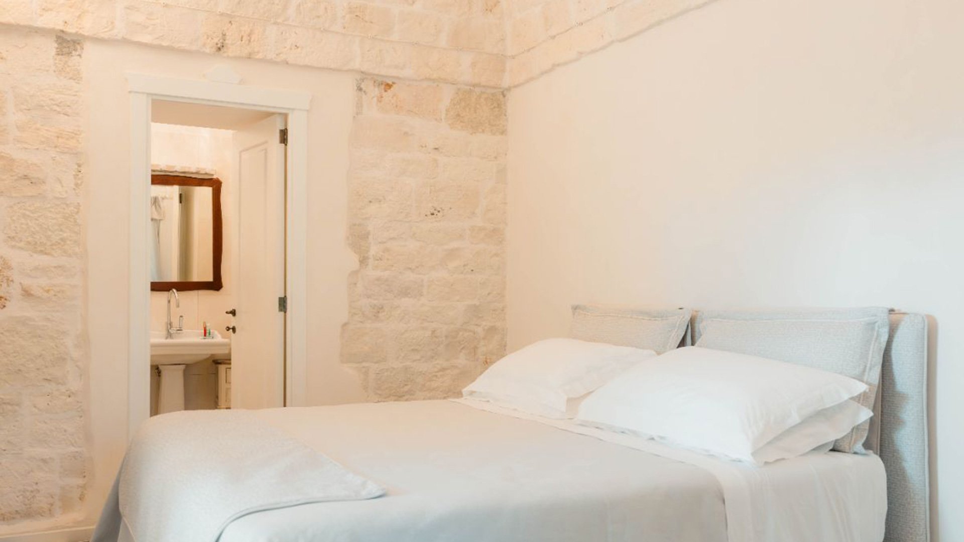 Deluxe Room6