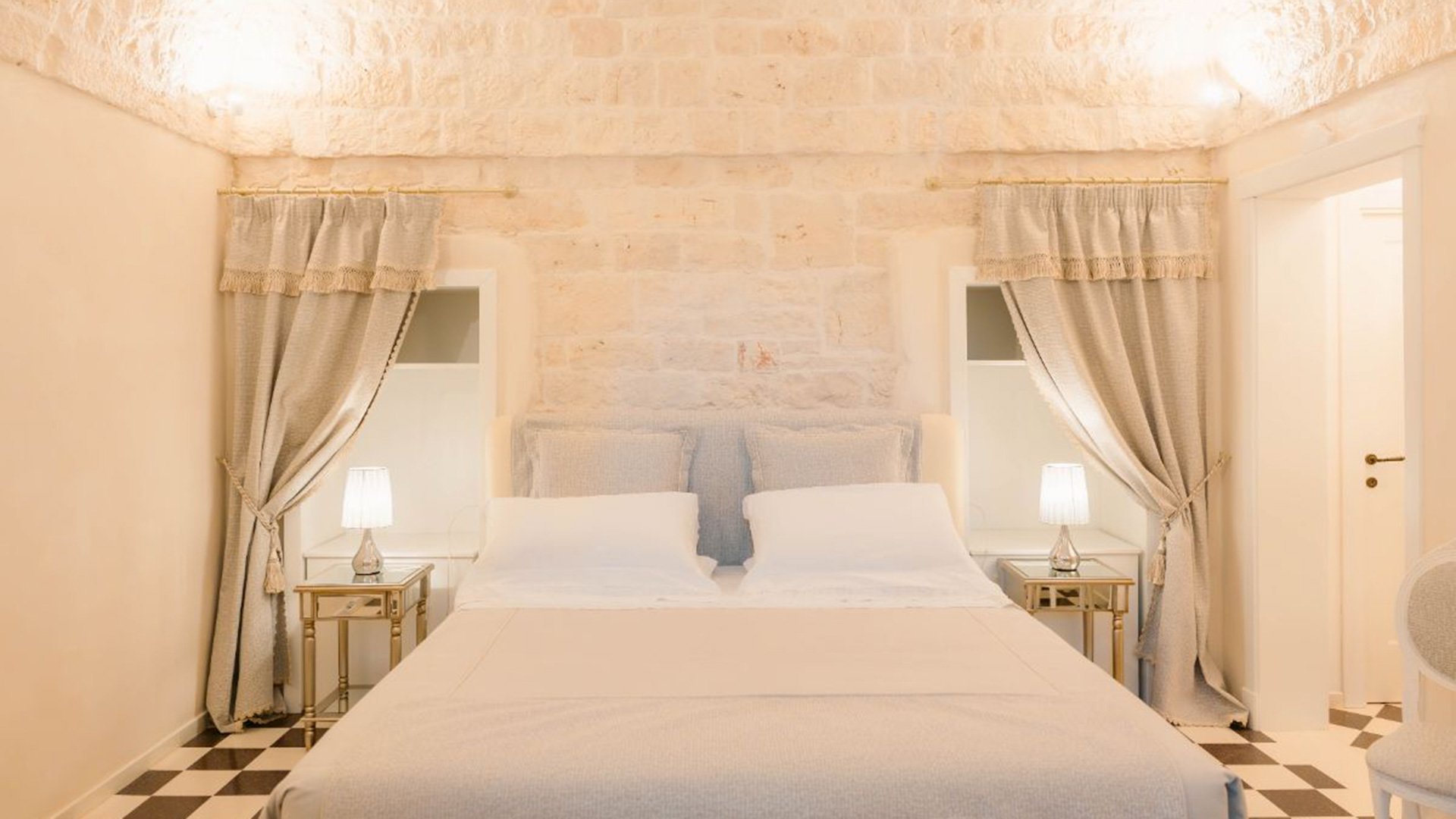 Deluxe Room8