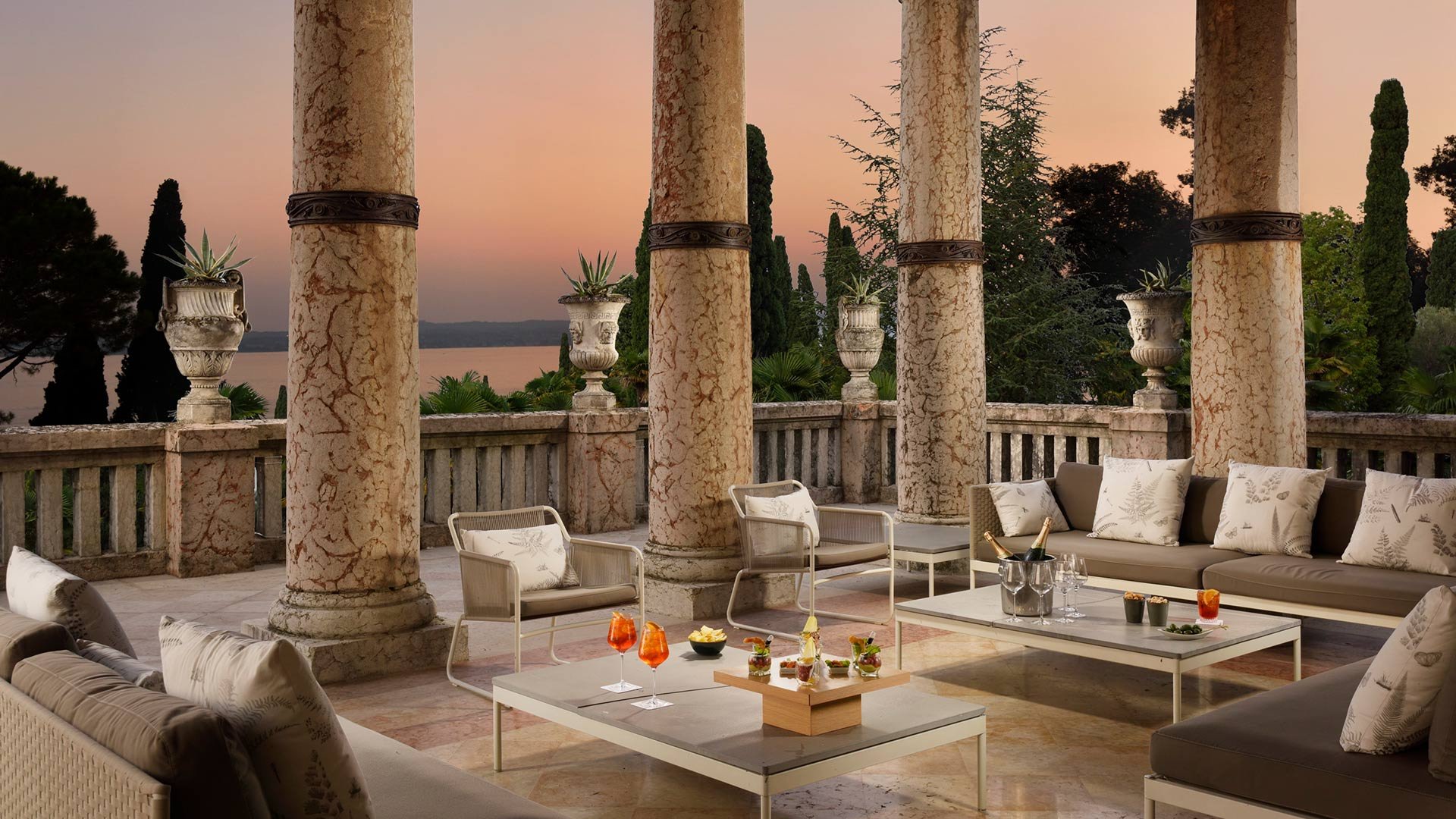 Best hotels in Sirmione Lake Garda4 Best hotels in Sirmione Lake Garda4