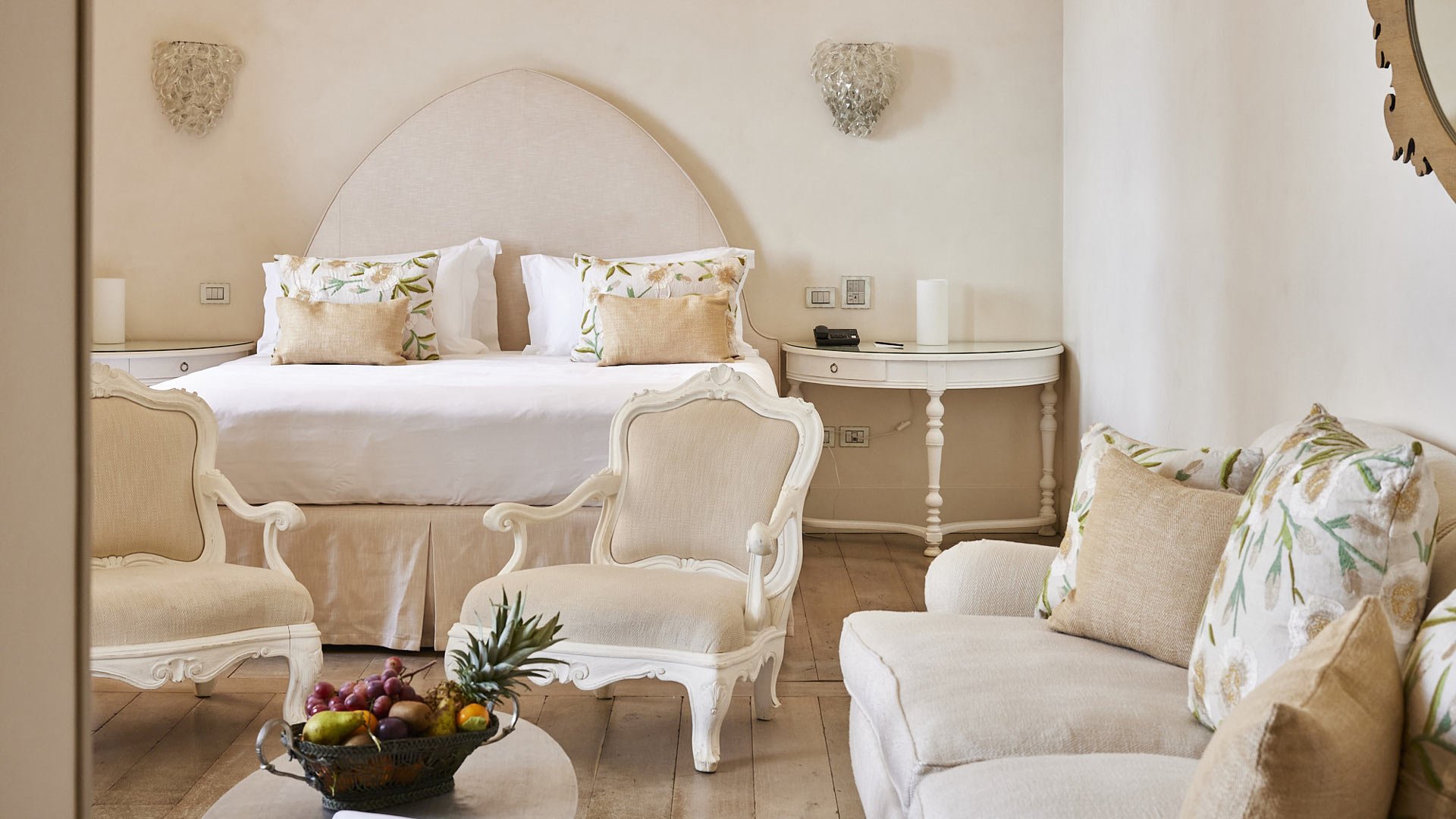 Rooms & Suites3