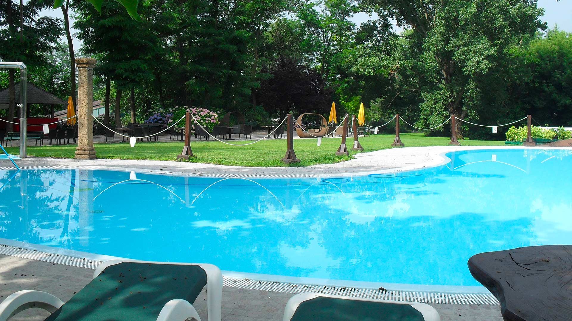 Piscina esterna3