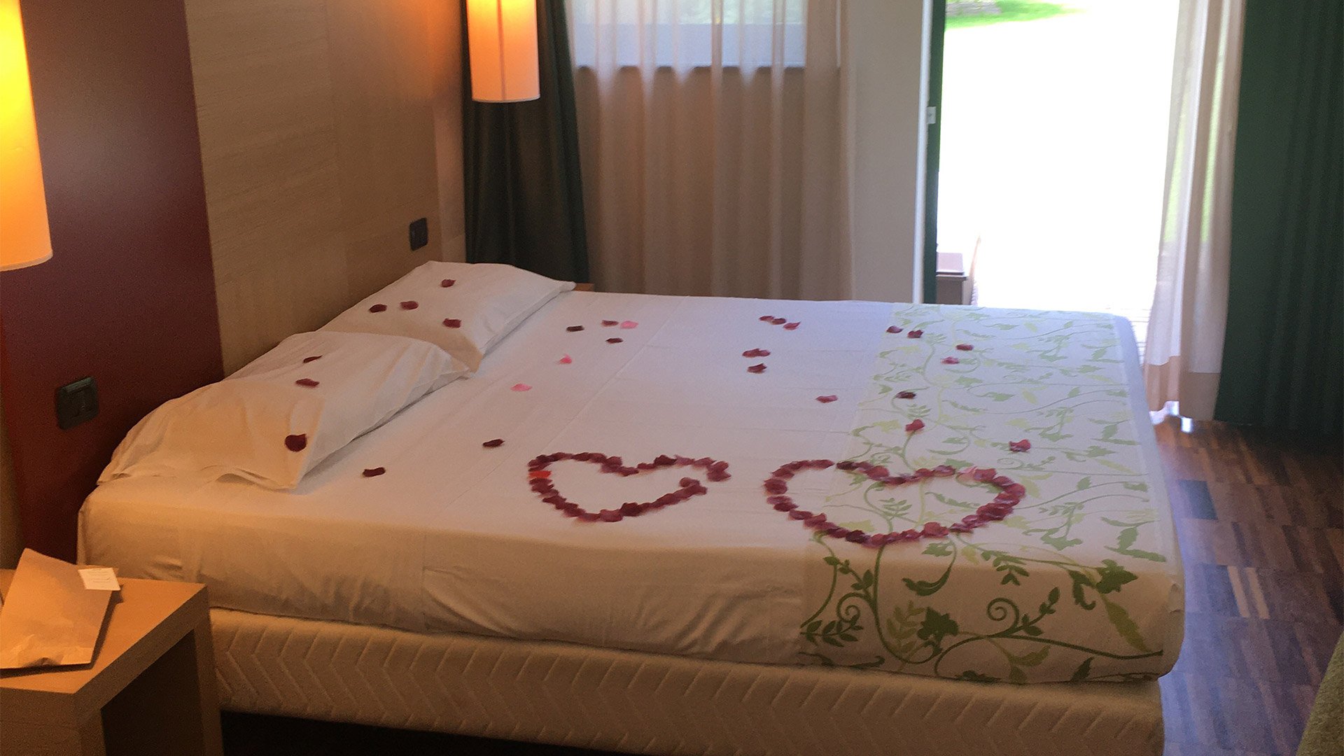 Deluxe Romantica1