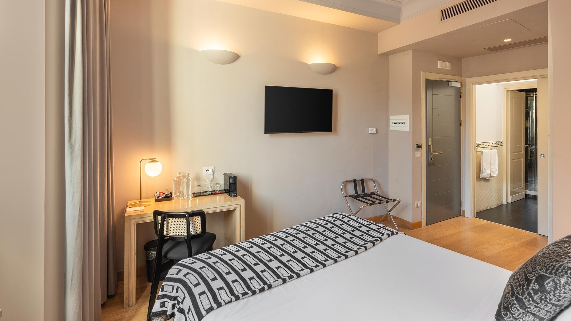 Deluxe Room3