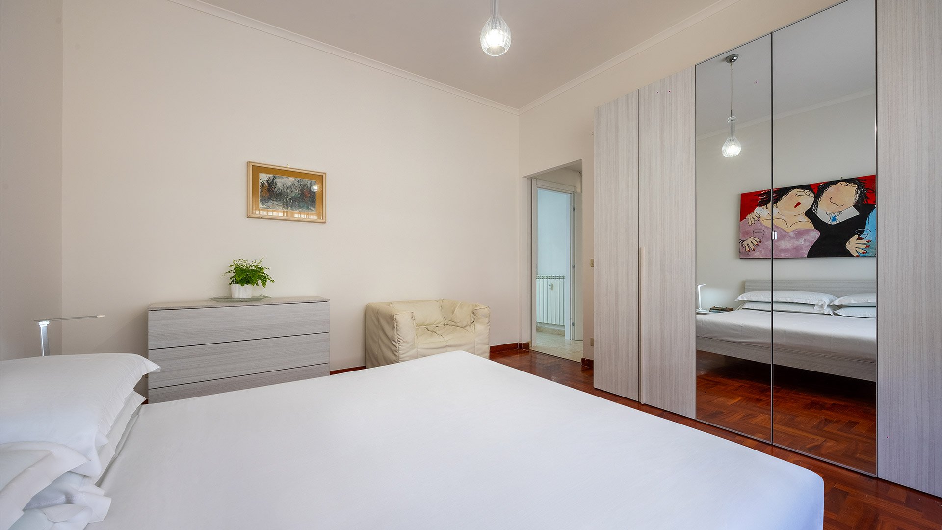 Emma Room1
