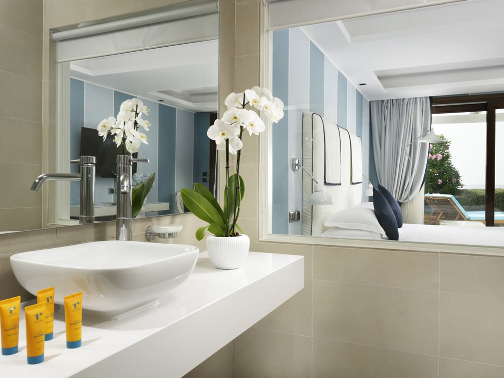 Deluxe Sea View Suite with Jacuzzi 4 Deluxe Sea View Suite with Jacuzzi 4