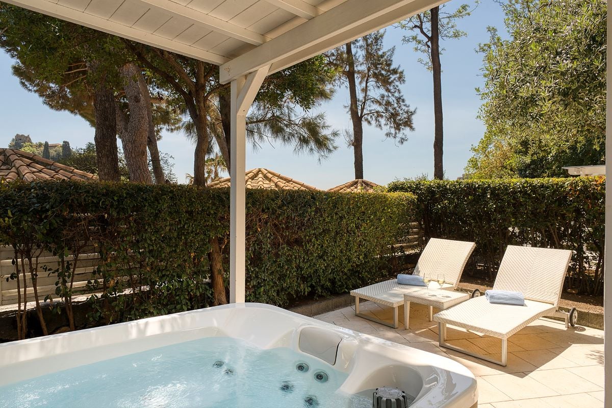 Superior with Jacuzzi6
