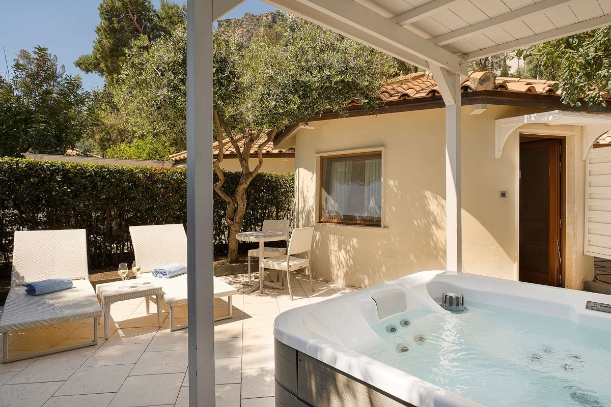 Superior with Jacuzzi7