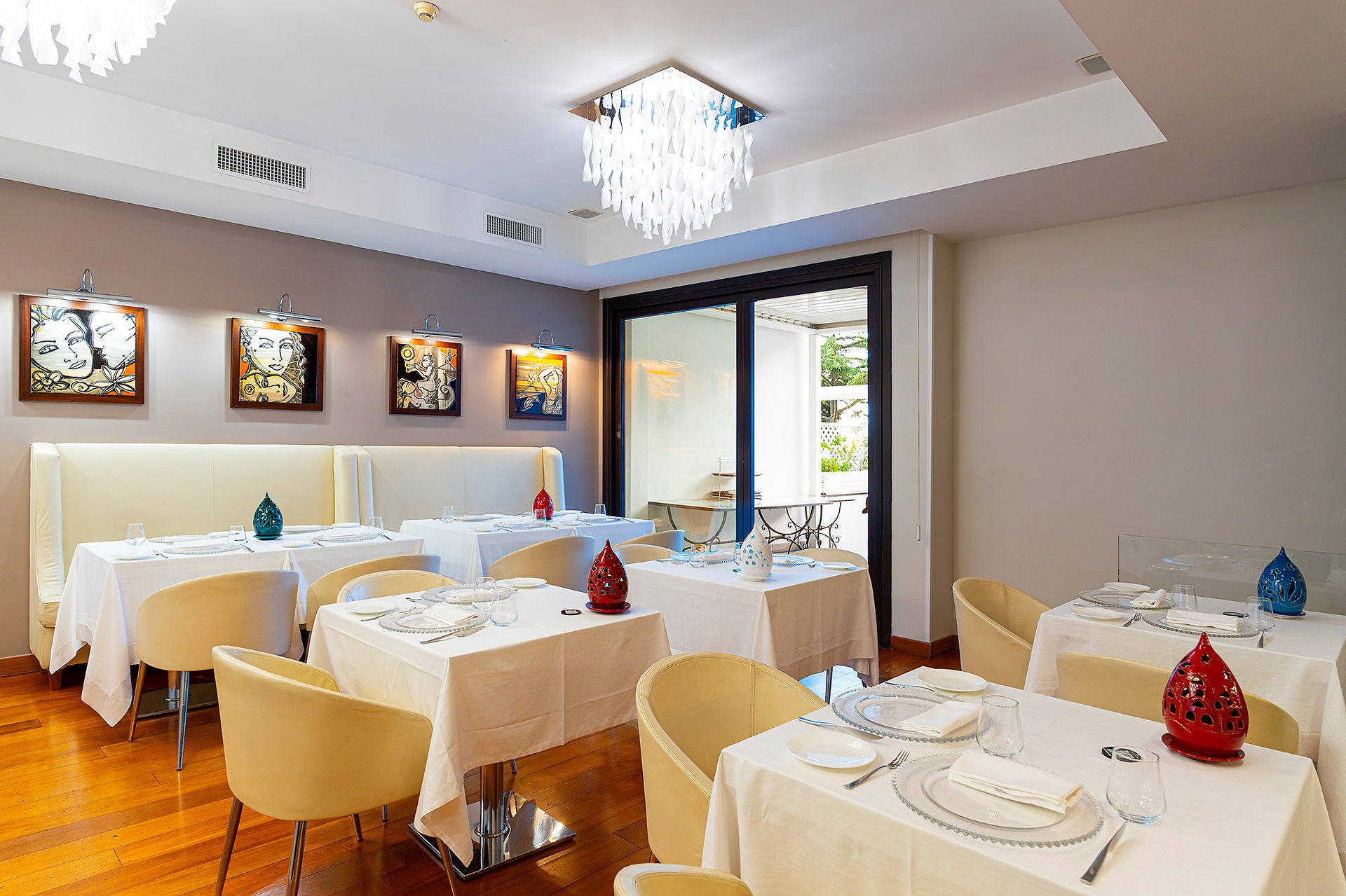Executive Lounge Restaurant12