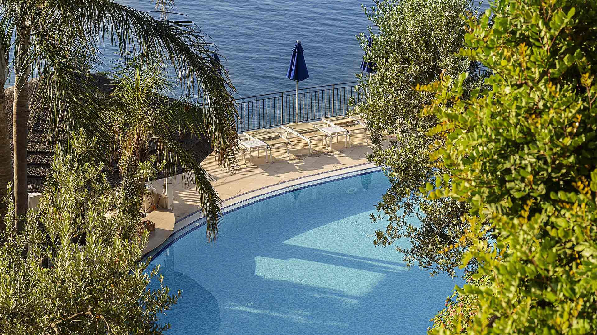 Pool & Lounge Bar 7 Pool & Lounge Bar 7