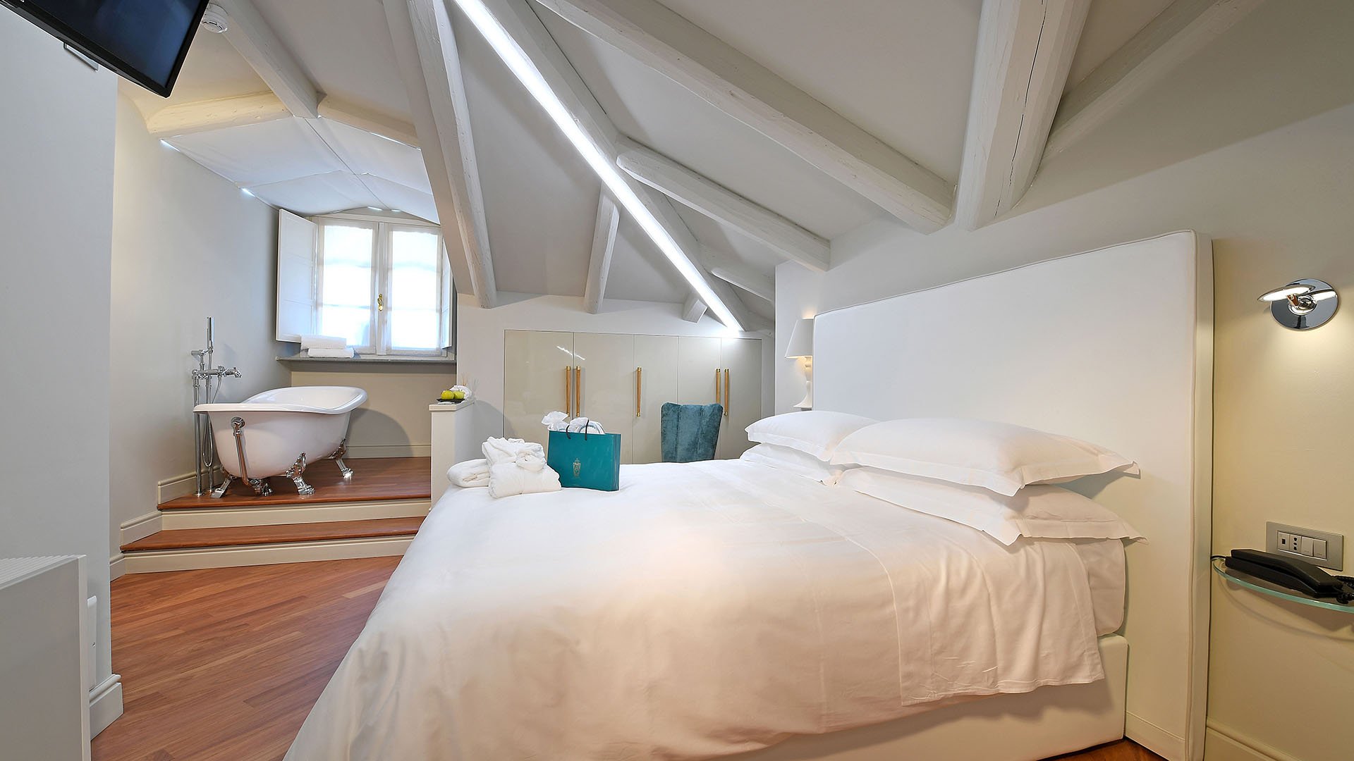 Camera Standard Attic1