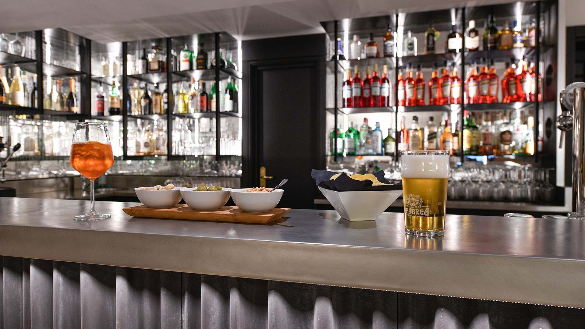Lobby & Bar3