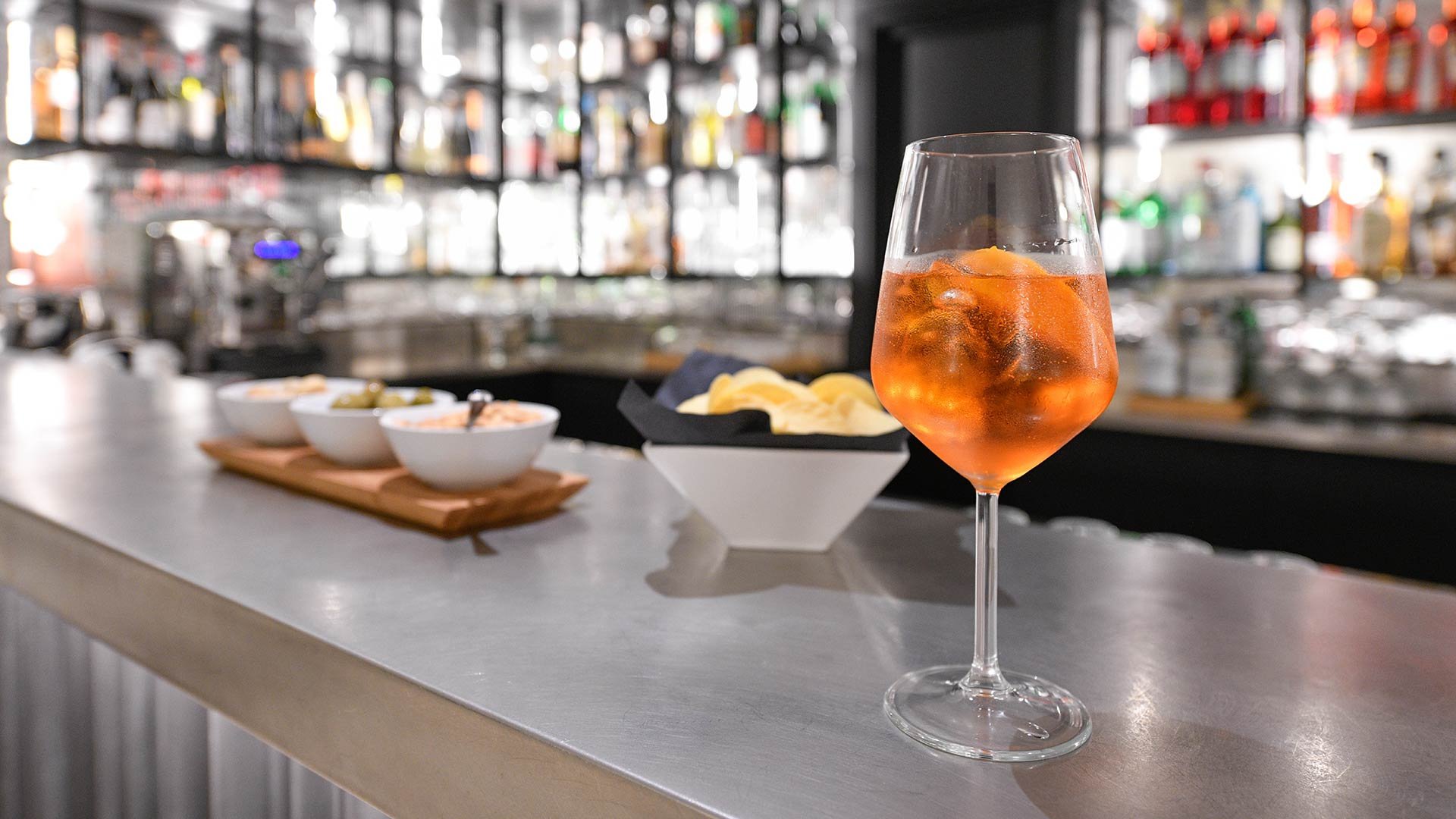 Lobby & Bar4