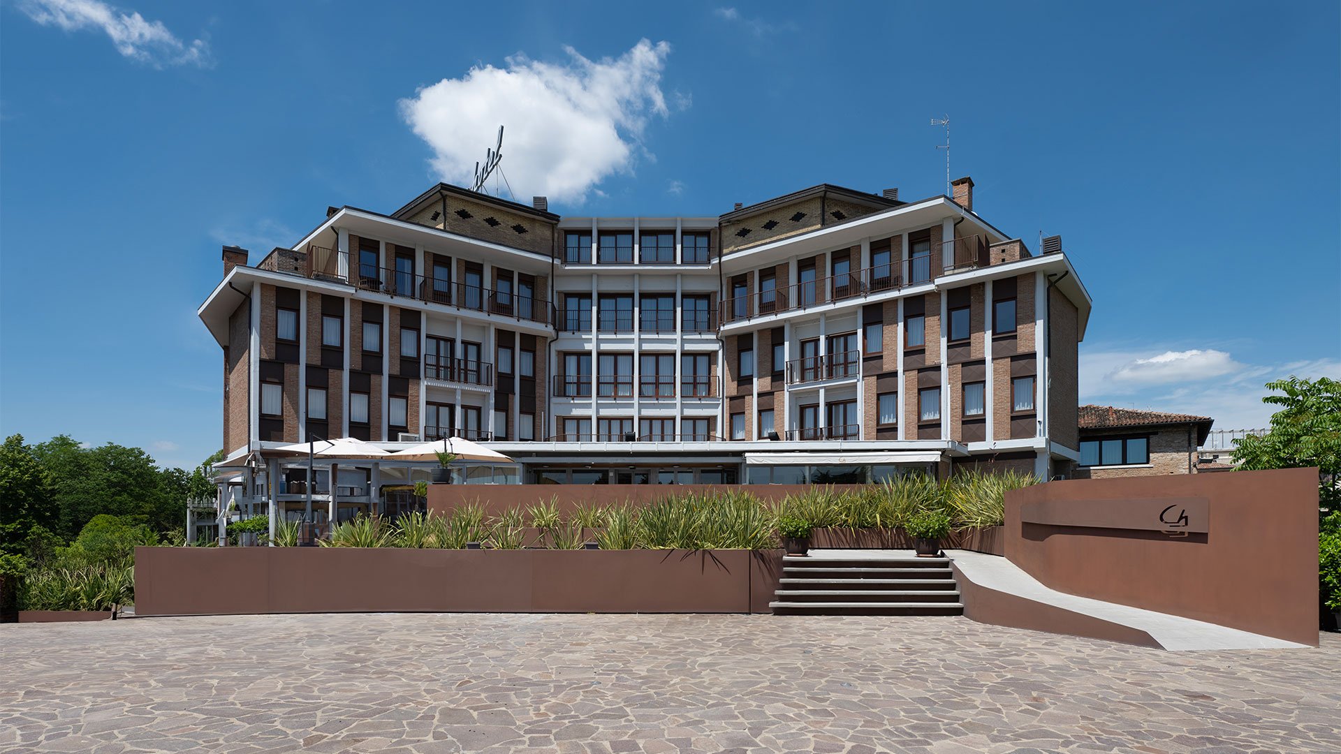 Hotel6
