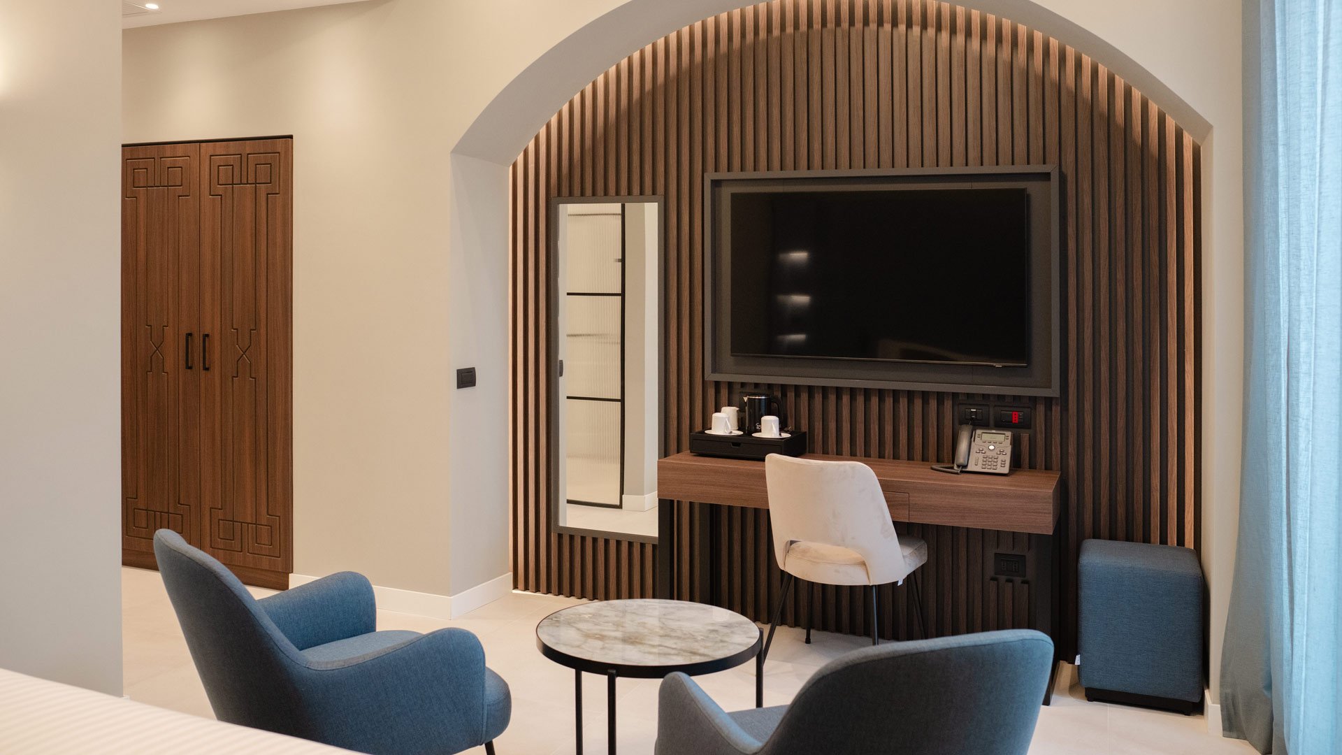 Rooms & Suites11