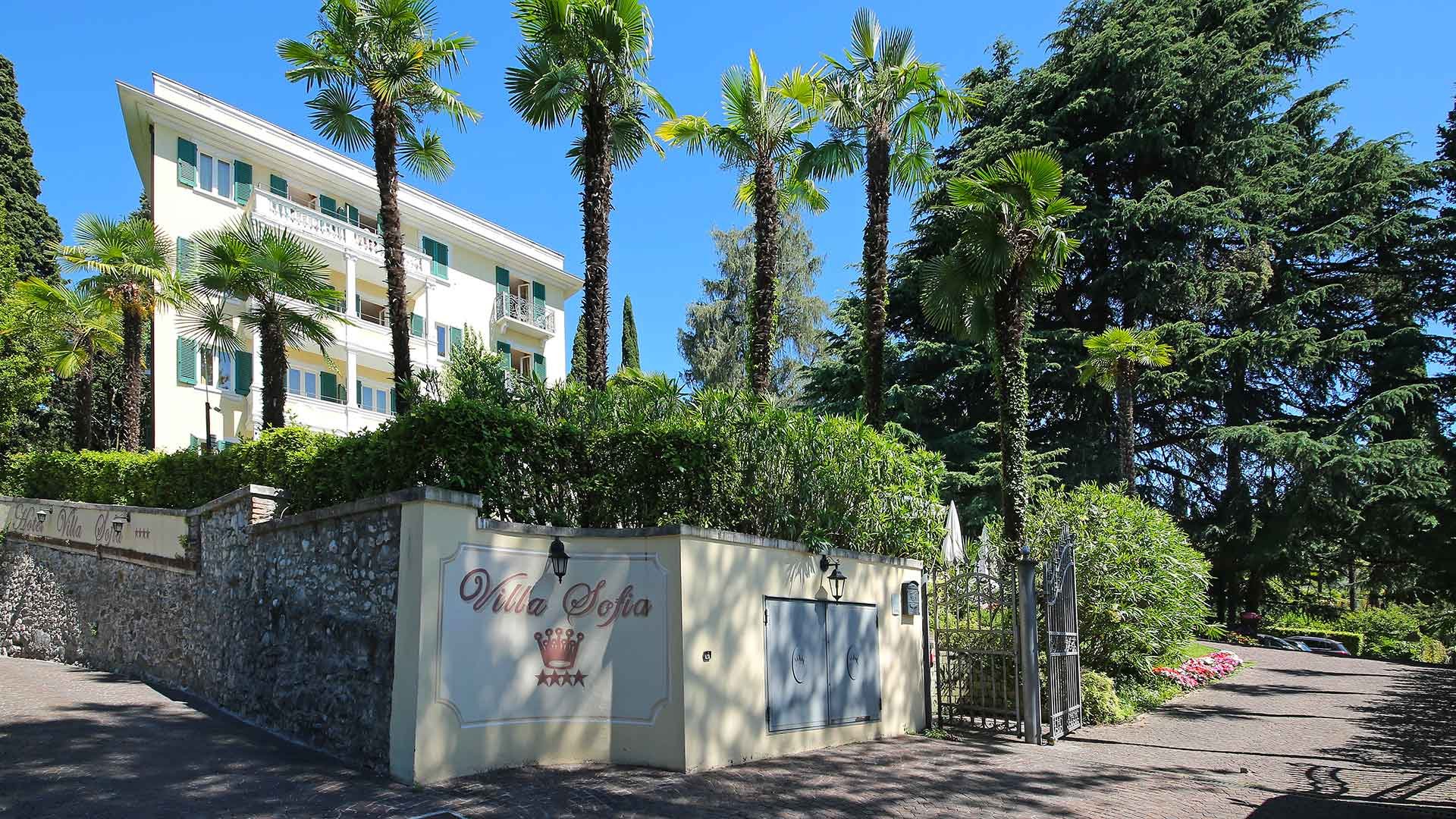 Il fascino incantato di Hotel Villa Sofia: il tuo rifugio sul Lago di Garda4