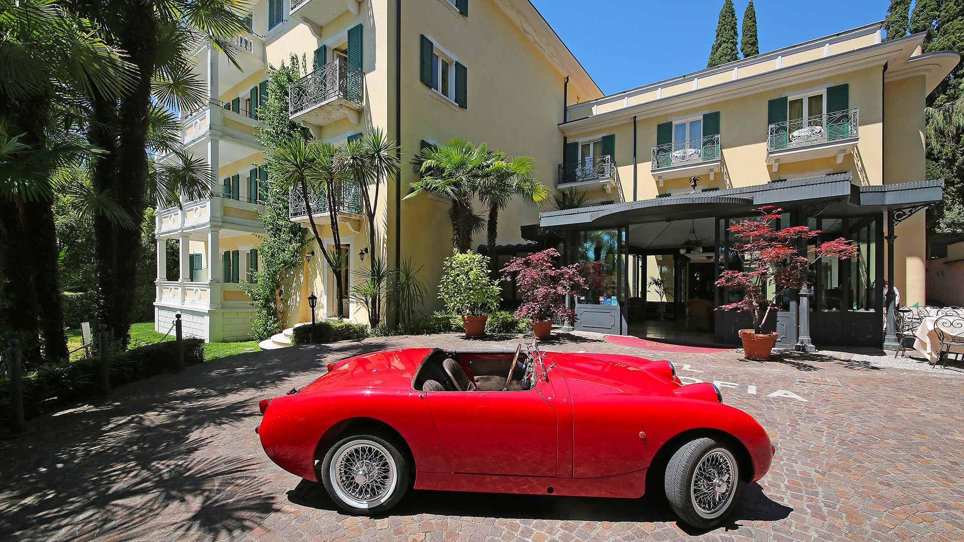 Vivi l'incanto di Gardone Riviera con Villa Sofia: tesori culturali e panorami da sogno sul Lago di Garda5