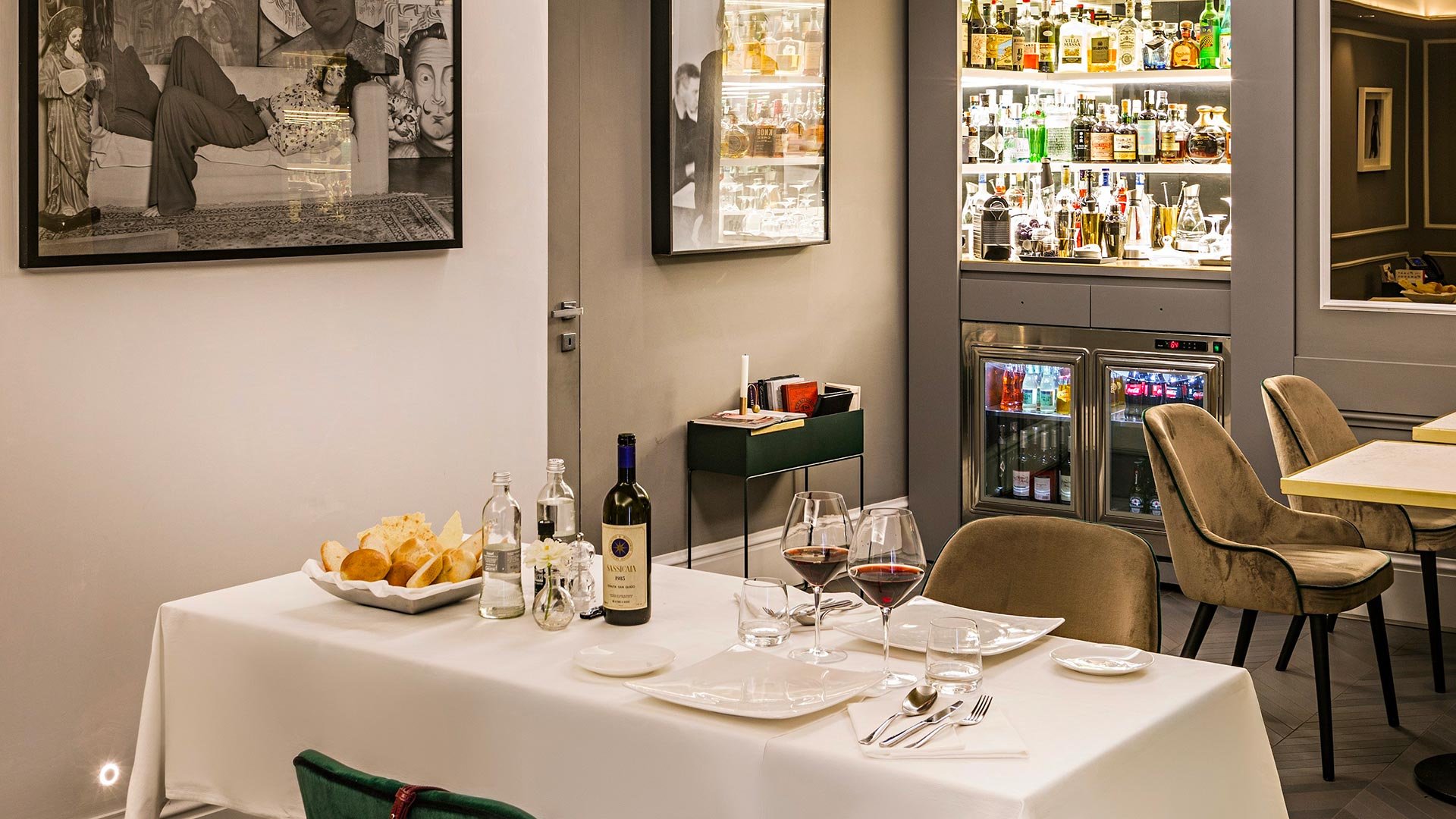 Dining1